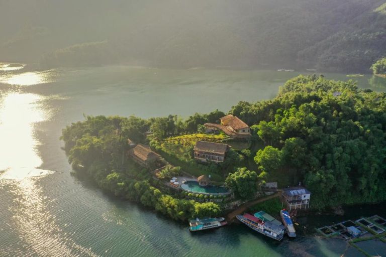 Toàn cảnh khu nghỉ dưỡng Mai Chau Hideaway Lake Resort. (Nguồn: Booking.com) 