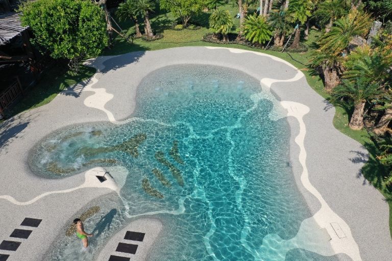 Bể bơi BioDesign  là điểm thu hút du khách khi đến với Sakana Spa & Resort Hòa Bình. (Nguồn: Facebook.com) 