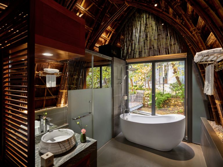 Phòng tắm riêng biệt với thiết kế độc đáo mang lại có du khách trải nghiệm mới lạ. (Nguồn: Booking.com) 