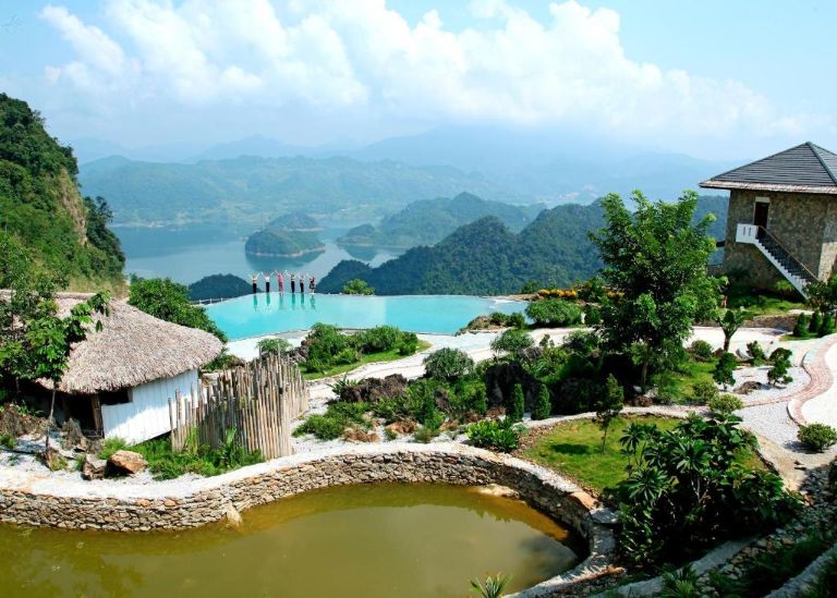 Resort Bakhan Hòa Bình luôn là điểm lưu trú hot hit với view xịn tại Hòa Bình. (Nguồn: Facebook.com) 