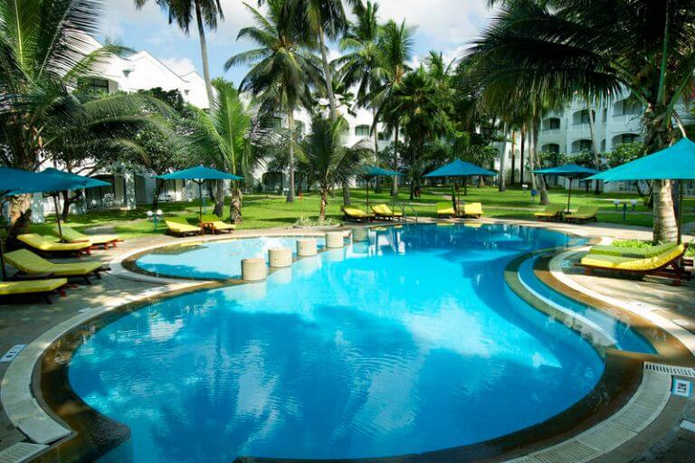 Hồ bơi thông minh với làn nước xanh trong là điểm nổi bật tuyệt vời tại Camela Hotel & Resort. (Nguồn: internet)