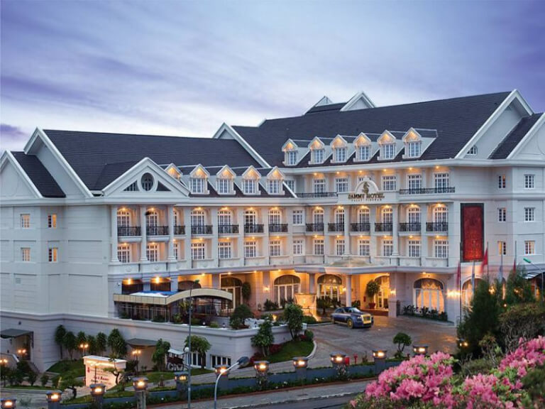 Khách sạn 4 sao Đà Lạt nổi tiếng bởi chất lượng phục vụ và các dịch vụ tiện ích hiện đại.