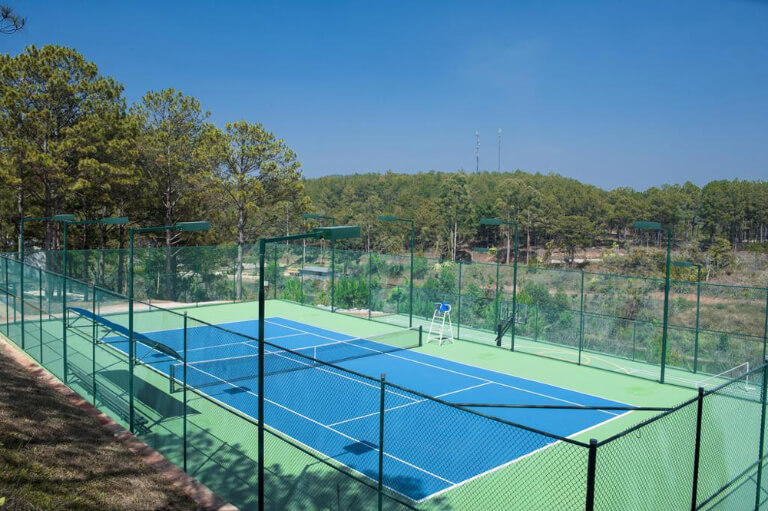 Dịch vụ sân tennis siêu tiện lợi tại khách sạn.