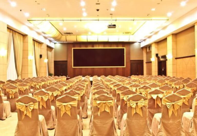Khách sạn Sài Gòn Đà Lạt sở hữu phòng hội nghị với sức chứa lên tới 450 khách mời.