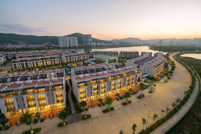 Royal Lotus Hạ Long Resort & Villas là một dự án bất động sản nghỉ dưỡng cao cấp có vị trí đắc địa ngay bên bờ biển. (Nguồn: Facebook.com)