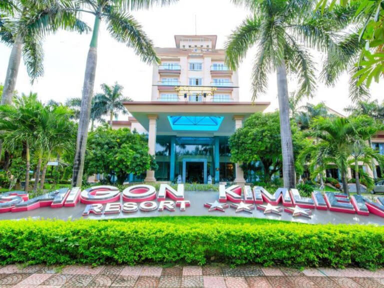 Sài Gòn Kim Liên Resort - khu nghỉ dưỡng 4 sao nằm bên cạnh bãi biển Cửa Lò.
