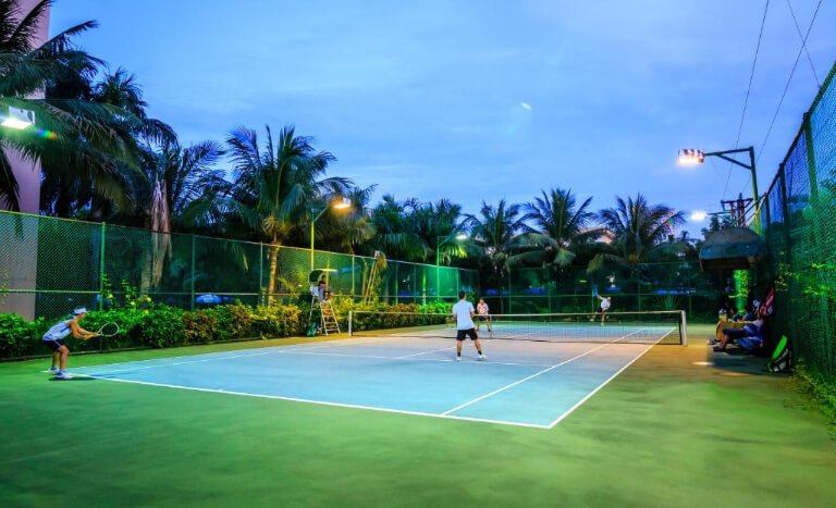 Dịch vụ sân tennis tiện ích ngay tại khuôn viên khu nghỉ dưỡng.