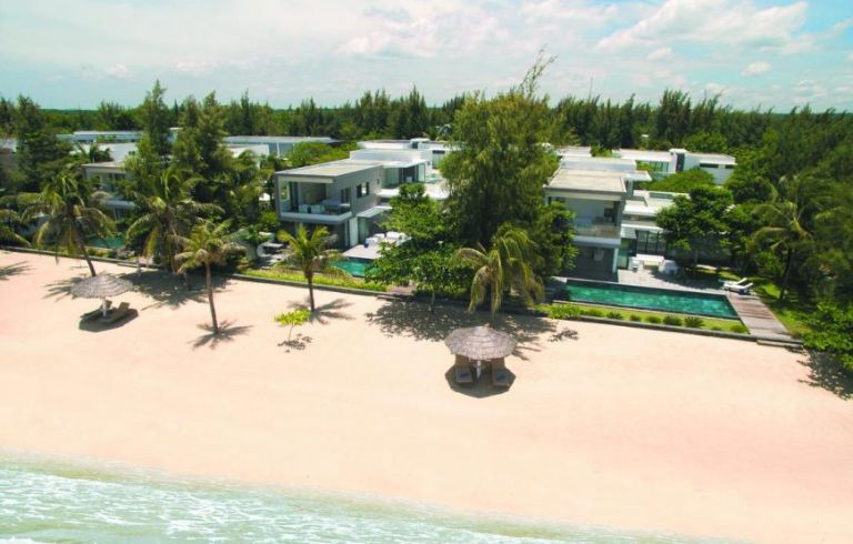 Khách sạn có thiết kế sang trọng nằm ngay sát bãi biển. (Nguồn: Booking.com) 