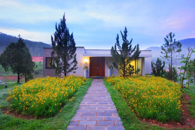 Khám phá khu nghỉ dưỡng 4 sao - Terracotta Resort Đà Lạt có view hồ Tuyền Quang cực đỉnh. (Nguồn: Internet)