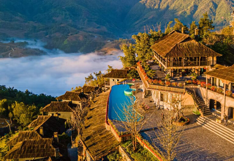 The Mong Village resort & Spa nằm tọa lạc trên sườn đồi hướng thẳng ra thiên nhiên