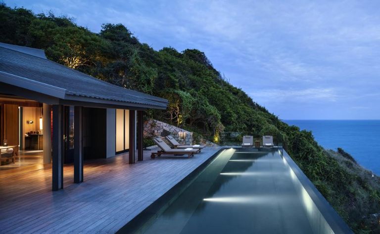One-Bedroom Ocean Pool Residence được xây dựng trên những triền núi đá và đem đến tầm nhìn ngoạn mục ra toàn cảnh vùng vịnh biển Đông. (Nguồn: aman.com)