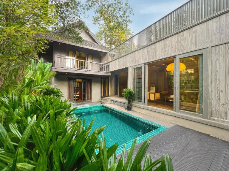 Phong cách kiến trúc của Garden Two-Bedroom Pool Villa là sự kết hợp hài hòa giữa đương đại và truyền thống bản địa. (Nguồn: internet)