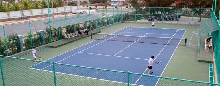 Aniise Villa Resort Ninh Thuận mang đến cho quý khách dịch vụ trung tâm thể thao với sân tennis chuyên nghiệp nằm ngay trong resort cực thuận tiện (nguồn: agoda.com)