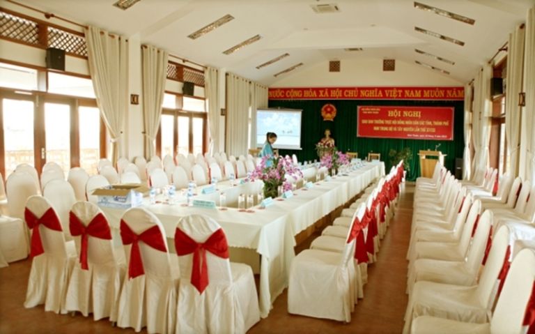 Aniise Villa Resort Ninh Thuận xây dựng một phòng họp riêng biệt có thiết kế hiện đại, trang bị đầy đủ âm thanh ánh sáng tối tân (nguồn: agoda.com)