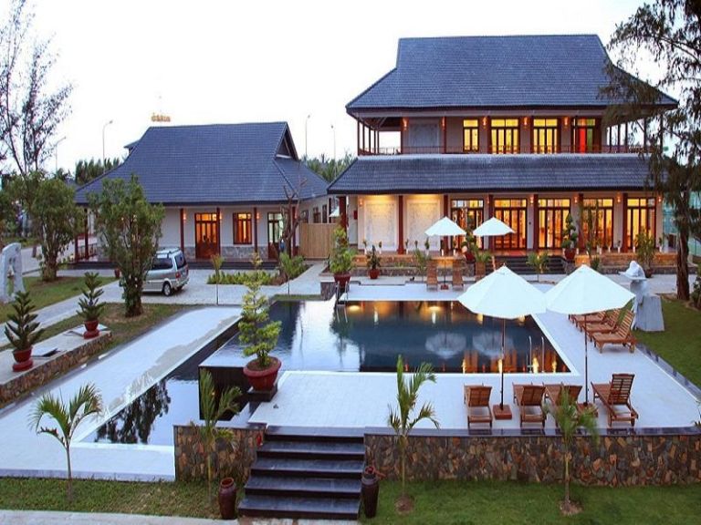 Aniise Villa Resort Ninh Thuận có quy mô rộng lớn gần 2 héc ta đất nằm trải dọc trên bờ biển Ninh Chữ tuyệt đẹp (nguồn: booking.com)
