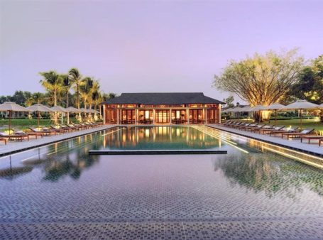 Azerai Cần Thơ Resort là khu nghỉ dưỡng yên bình với đa dạng các hạng phòng và dịch vụ tiện ích đẳng cấp 5 sao.