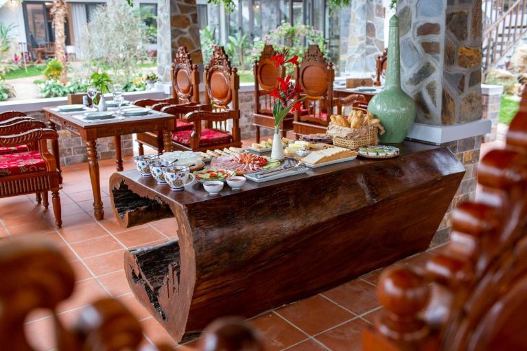 Trải nghiệm ẩm thực hoàng gia theo đúng phong cách cố đô tại Bai Dinh Garden Resort & Spa Ninh Bình. 