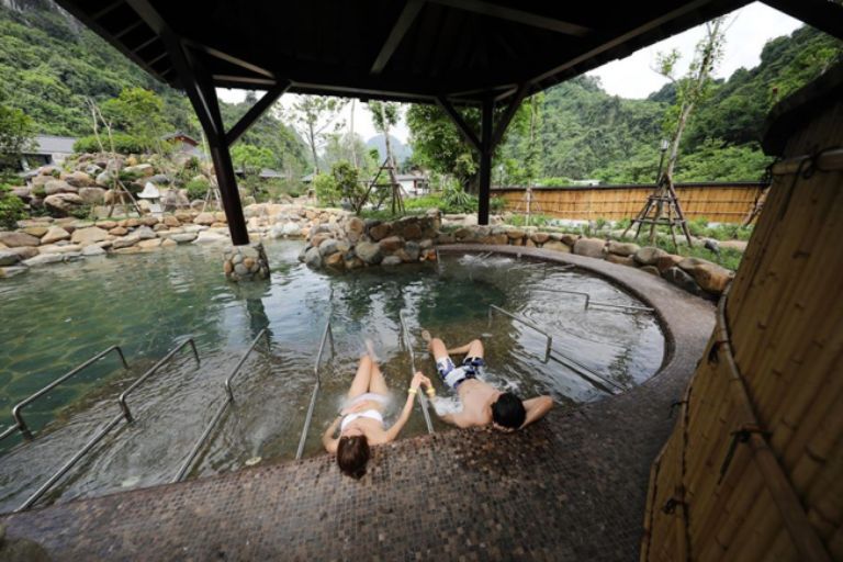 Bamboo Resort Phú Thọ sở hữu một suối khoáng nóng nằm ngay tại resort với diện tích 300 mét vuông (nguồn: facebook.com)
