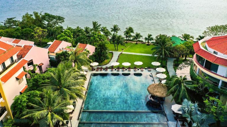 Bel Marina Resort Hội An sở hữu không gian bao quanh bởi dòng sông Thu Bồn và khu vườn nhiệt đới (nguồn: booking.com)