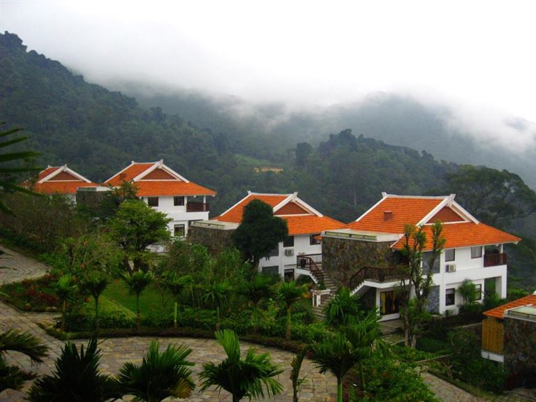 Belvedere Resort Tam Đảo là khu nghỉ dưỡng đẳng cấp 4 sao, tọa lạc trên đồi cao mở ra tầm nhìn tuyệt đẹp ra đồi núi. 