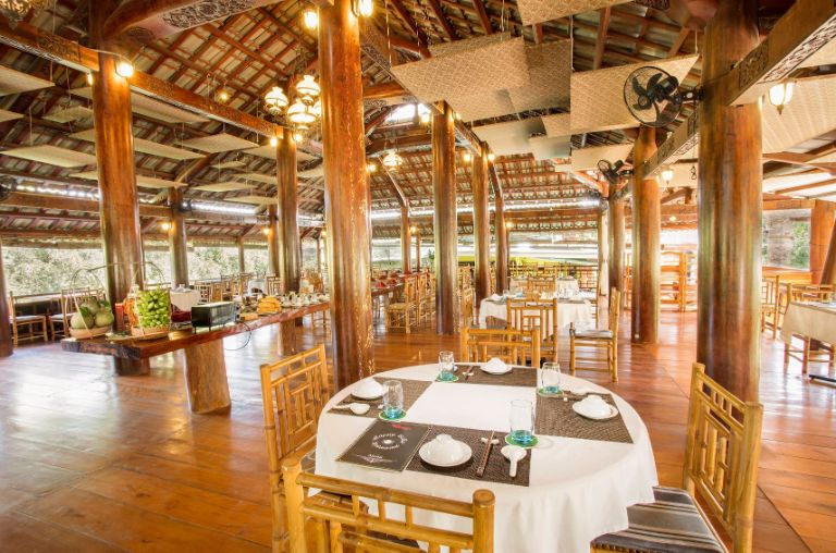 Nhà hàng tại Cat Tien Jungle Lodge là nơi bạn có thể trải nghiệm những khoảnh khắc ẩm thực độc đáo.