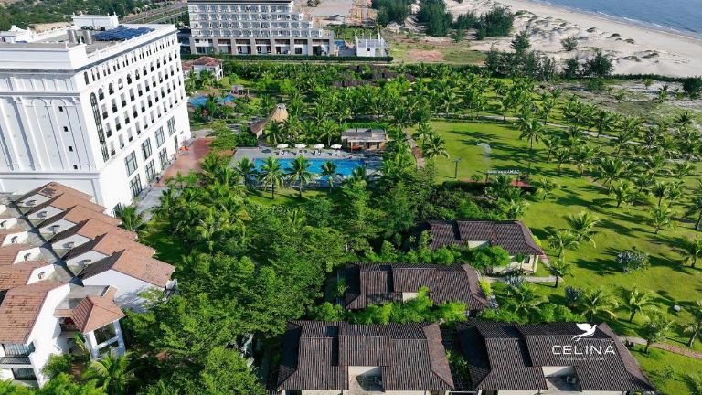 Tọa lạc bên bờ biển Bảo Ninh xinh đẹp, Celina Peninsula Resort mang đến cho du khách một không gian nghỉ dưỡng trong mơ với thiên nhiên bao quanh và các dịch vụ sang trọng.