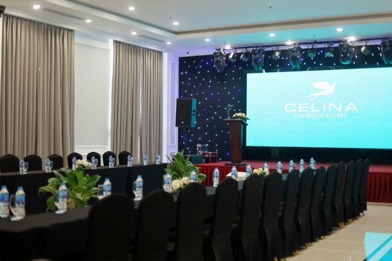 Phòng hội nghị tại Celina Peninsula Resort Quảng Bình được thiết kế sang trọng và được trang bị đầy đủ các thiết bị MICE, hệ thống âm thanh, ánh sáng hiện đại. 
