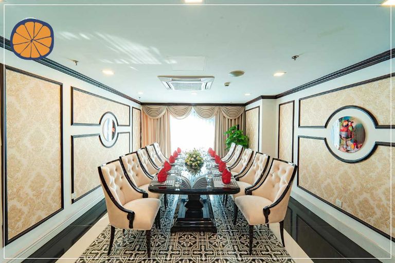 Khu vực VIP dành cho cuộc họp mặt khách hàng hoặc bữa cơm gia đình thân mật. (nguồn: Booking.com).