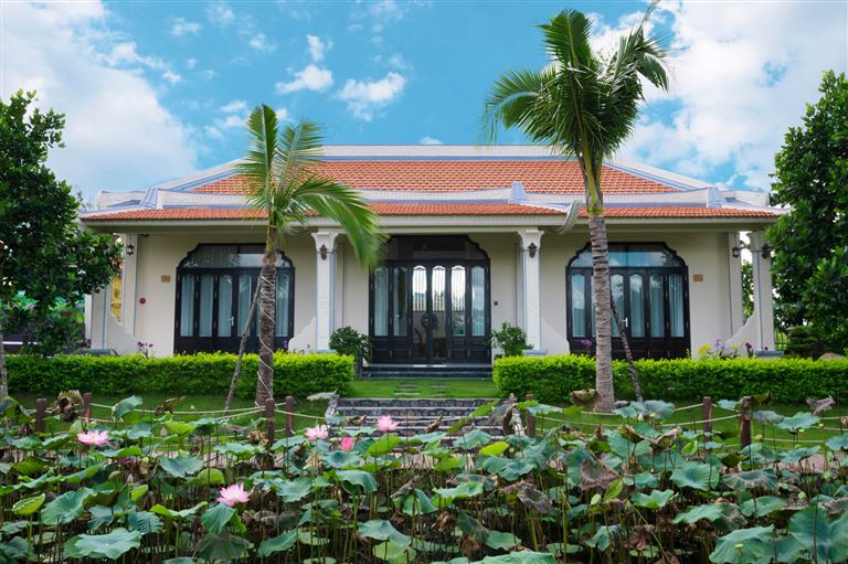 Eco Lotus Villa là hạng phòng rộng và sang trọng, đẳng cấp bậc nhất tại Eco Resort Cần Thơ. 
