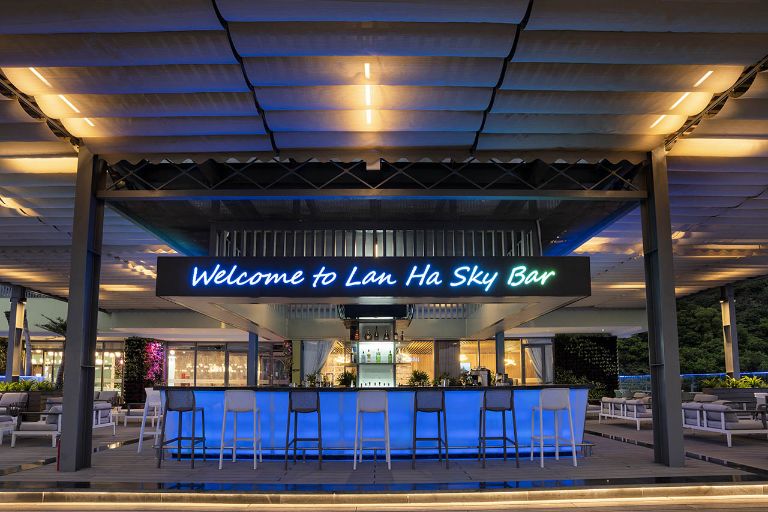 Trải nghiệm 5 quầy bar hiện đại tại Flamingo Cát Bà Resort Hải Phòng.