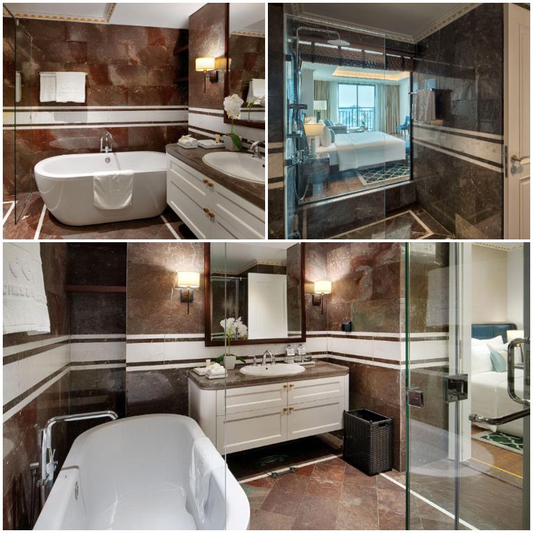 Phòng tắm của Premier được trang bị bồn tắm lớn, ngăn cách với phòng ngủ bằng cửa kính (nguồn: Booking.com).