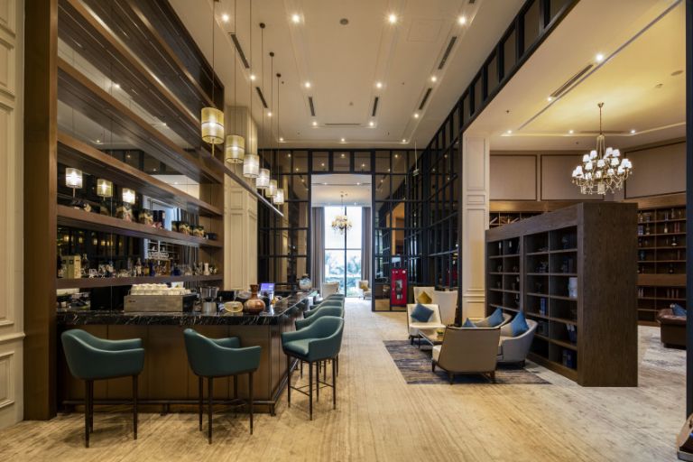 Cigar Bar có không gian sang trọng, lấy cảm hứng từ phong cách quý tộc châu Âu. (nguồn: Booking.com).