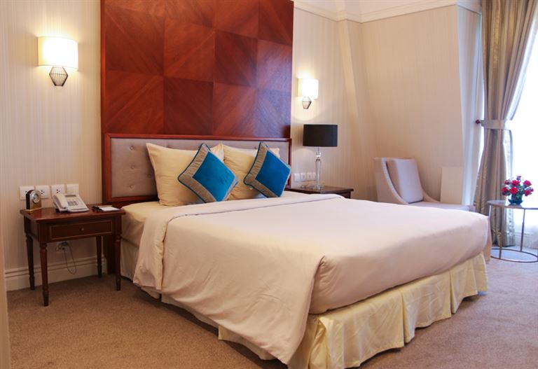 Hạng phòng Deluxe Double Room được các cặp đôi ưu tiên lựa chọn khi nghỉ dưỡng tại FLC Vĩnh Phúc Resort.