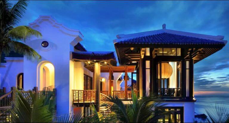 Biệt Thự Hai Phòng Ngủ Hoàng Gia Royal Residence Cạnh Biển là hạng phòng mang rõ nét thiết kế cung đình, hoàng gia nhất của InterContinental Danang Sun Peninsula Resort