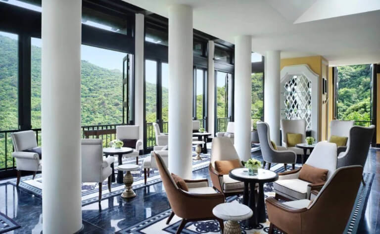 VIP lounge là nơi thích hợp để tổ chức các sự kiện kết nối thanh lịch hoặc tiệc riêng tư cao cấp trong khu nghỉ dưỡng sang trọng. 