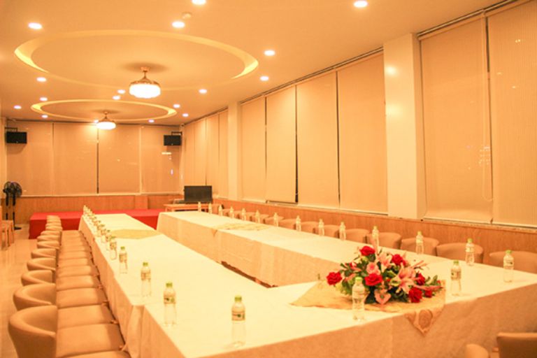 Khách Sạn Interstella Đà Lạt cung cấp dịch vụ tổ chức hội nghị sự kiện, đáp ứng được quy mô vừa và nhỏ với hệ thống phòng họp tiêu chuẩn 3 sao (nguồn: booking.com)