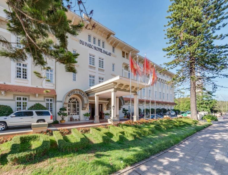 Du Parc Hotel Đà Lạt là khách sạn 3 sao sang chảnh lâu đời tại Đà Lạt, đi vào hoạt động từ năm 1932. (nguồn: booking.com)