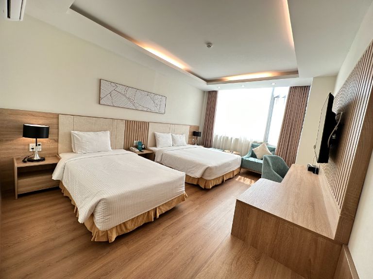  Phòng Deluxe Triplec ó diện tích rộng hơn so với các loại phòng tiêu chuẩn để đảm bảo không gian thoải mái cho ba người lưu trú. 