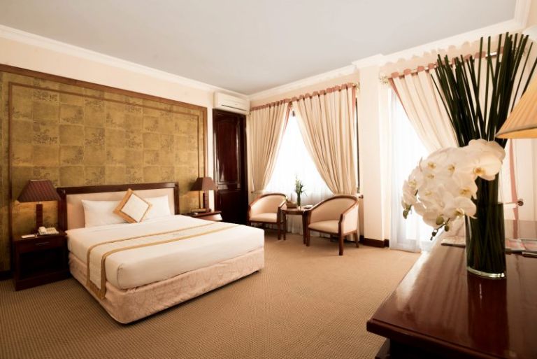 Phòng Deluxe tại Khách Sạn Palace Vũng Tàu là một tuyệt tác của sự sang trọng và thiết kế hiện đại. 