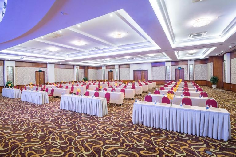 Dịch vụ Hội nghị và Sự kiện tại Khách Sạn Palace Vũng Tàu là sự kết hợp hoàn hảo giữa không gian chuyên nghiệp và tiện nghi hiện đại.