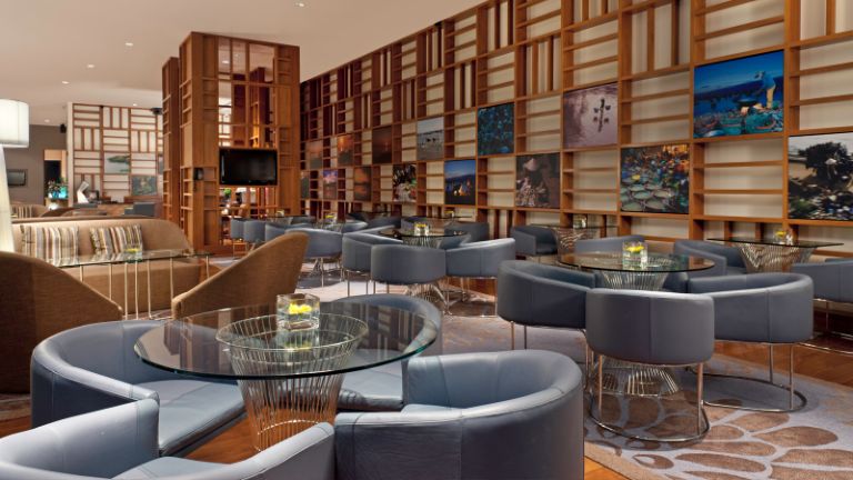 Sheraton Club Lounge được thiết kế đặc biệt cao cấp cho khách hàng kèm theo các dịch vụ tiệc trà, phòng họp. 
