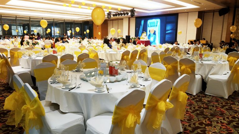 Sảnh tiệc cưới có sức chứa 500 khách, chuyên cung cấp dịch vụ tiệc cưới trọn gói với phong cách sang trọng. (nguồn: facebook.com)