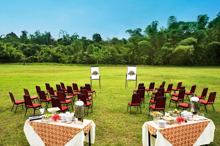 Madagui Resort có một bãi cỏ riêng dành cho các sự kiện ngoài trời, với các trang thiết bị tốt hàng đầu. 