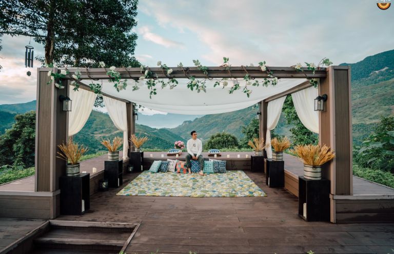 P'apiu Resort Hà Giang sở hữu tầm nhìn tuyệt đẹp hướng bao quát ruộng bậc thang, mây núi và bản Tày bản Dao (nguồn: booking.com)