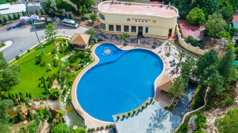 Phoenix Resort Bắc Ninh với khuôn viên xanh mát, vẫn giữ được nét truyền thống Việt Nam. 