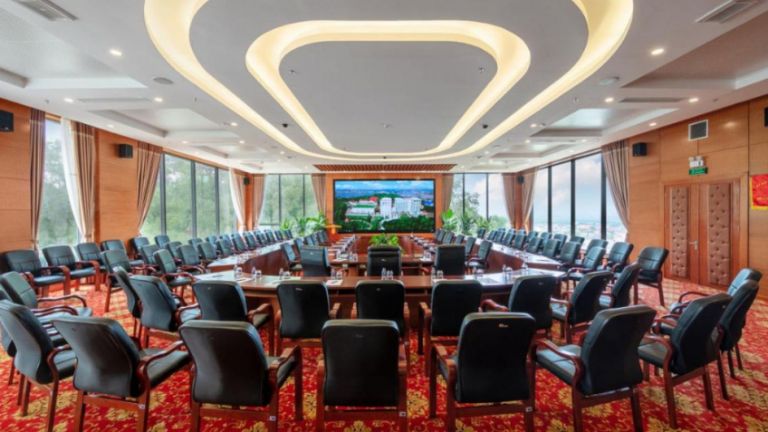 Phoenix Resort với phòng hội nghị cùng sức chứa lớn, đầy đủ tiện nghi hàng đầu. 