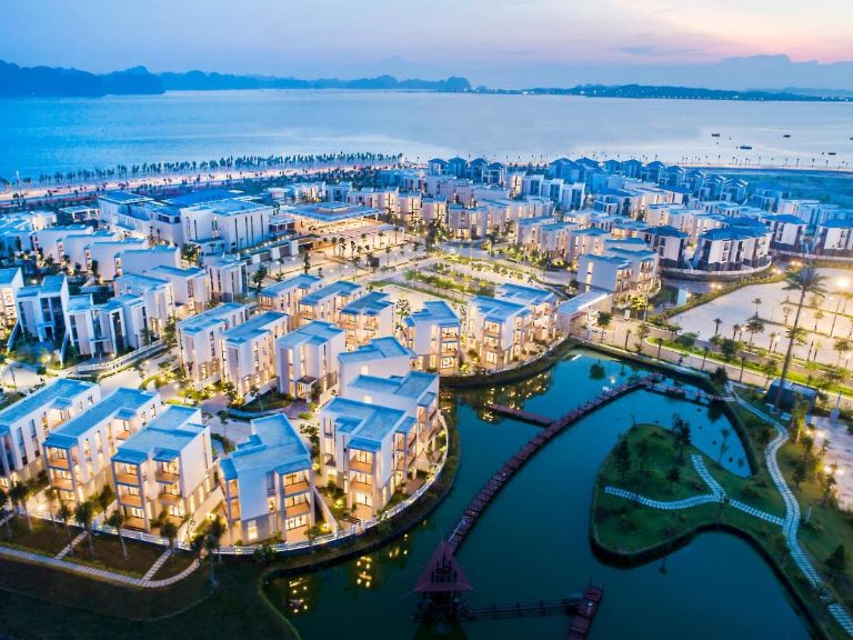 Premier Village Ha Long Bay Resort là một khu nghỉ dưỡng 5 sao nổi tiếng tại vịnh Hạ Long (nguồn: Booking.com).