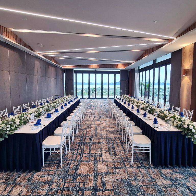Phòng hội nghị tại Premier Village Ha Long Bay Resort có diện tích rộng, thiết kế sang trọng (nguồn: Booking.com).