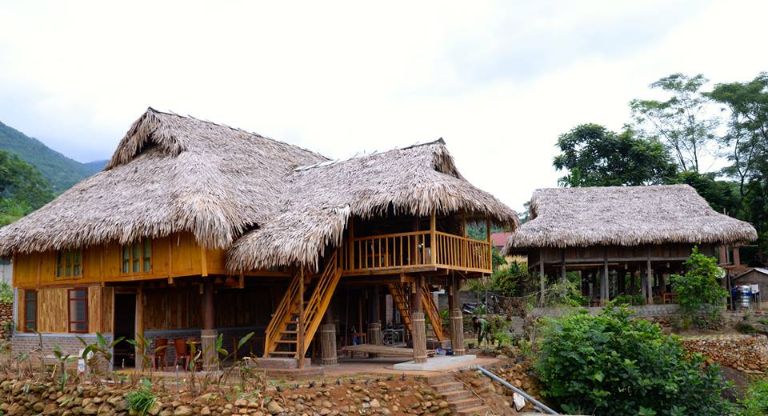 Shared Stilt House được xây dựng theo kiến trúc nhà sàn đặc trưng của đồng bào dân tộc Thái. (nguồn: Booking.com).