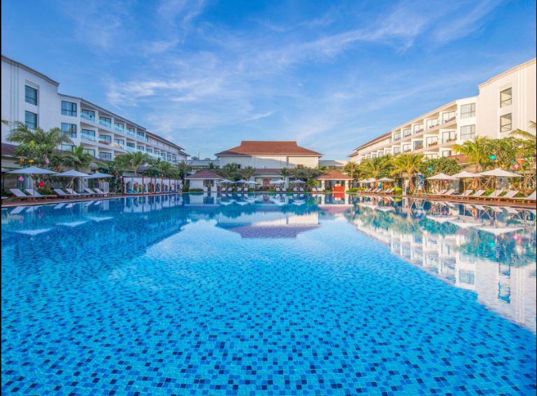 Vinpearl Resort &amp; Spa Hội An được thiết kế với bể bơi riêng, xây dựng trước mặt phòng của resort tạo không gian mát mẻ 